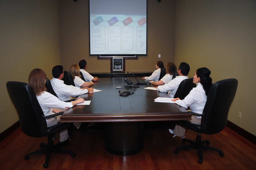 Equipo humano y Tecnología